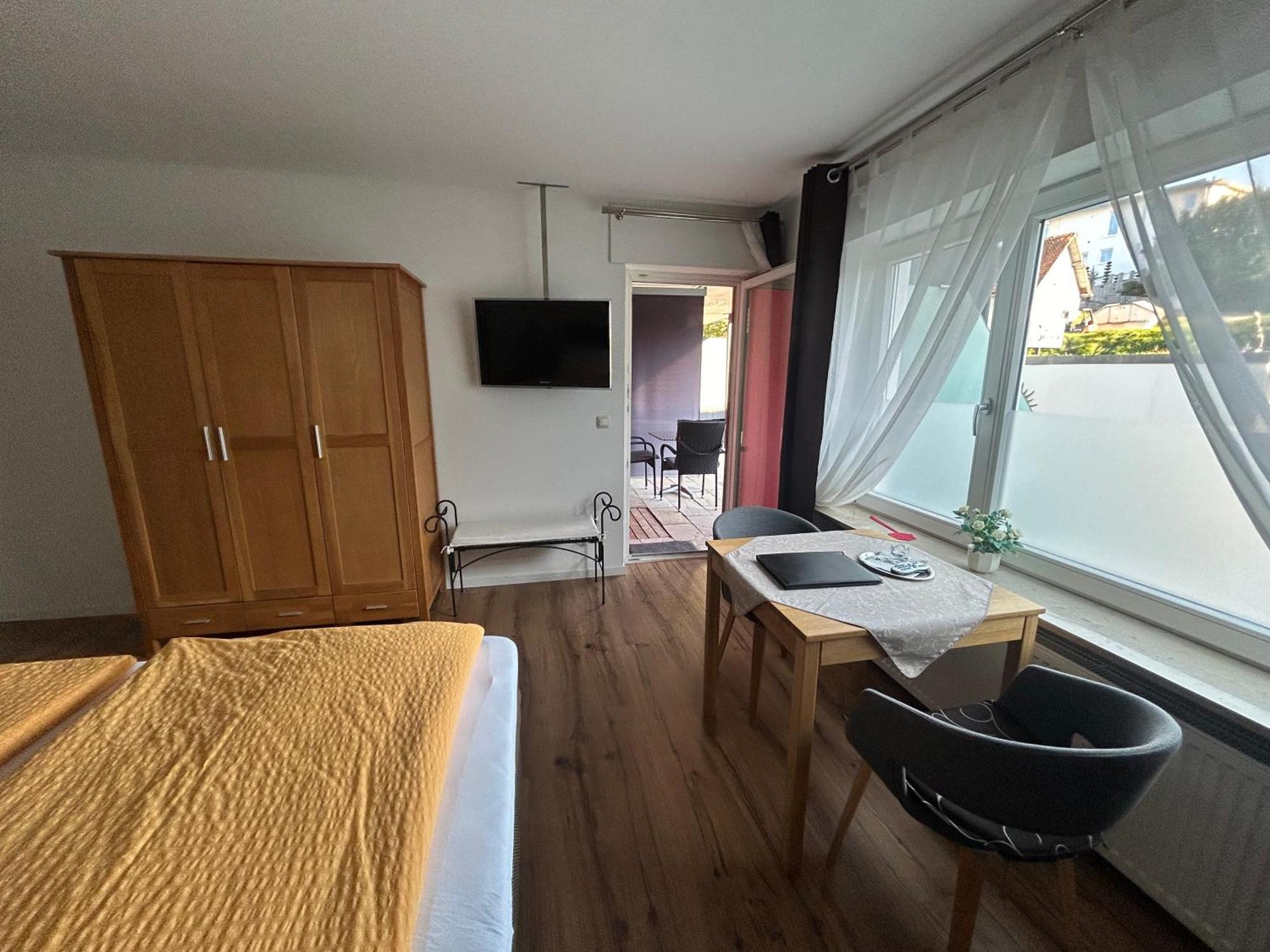 Gaestehaus Sommertal Mit Pool Im Garten, Eigener Parkplatz, 800M Zum Bodensee, 300M Zur Altstadt メーアスブルク エクステリア 写真